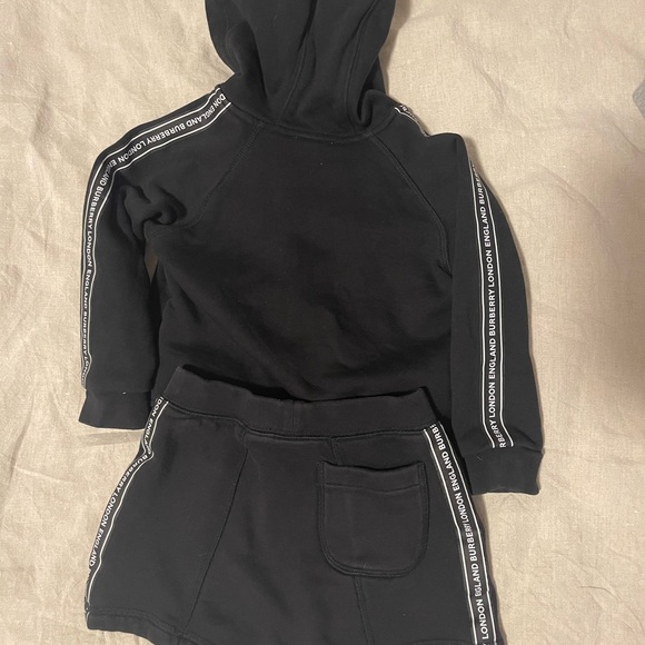 Burberry sweater and shirt set - Picture 2 of 3